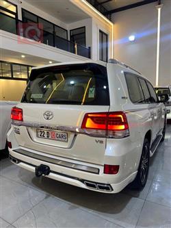 تۆیۆتا لاند کروزەر